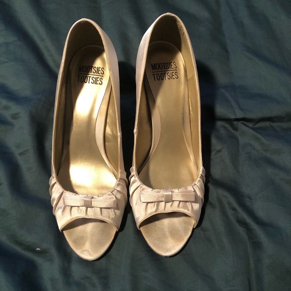 Satin natural open toe pump